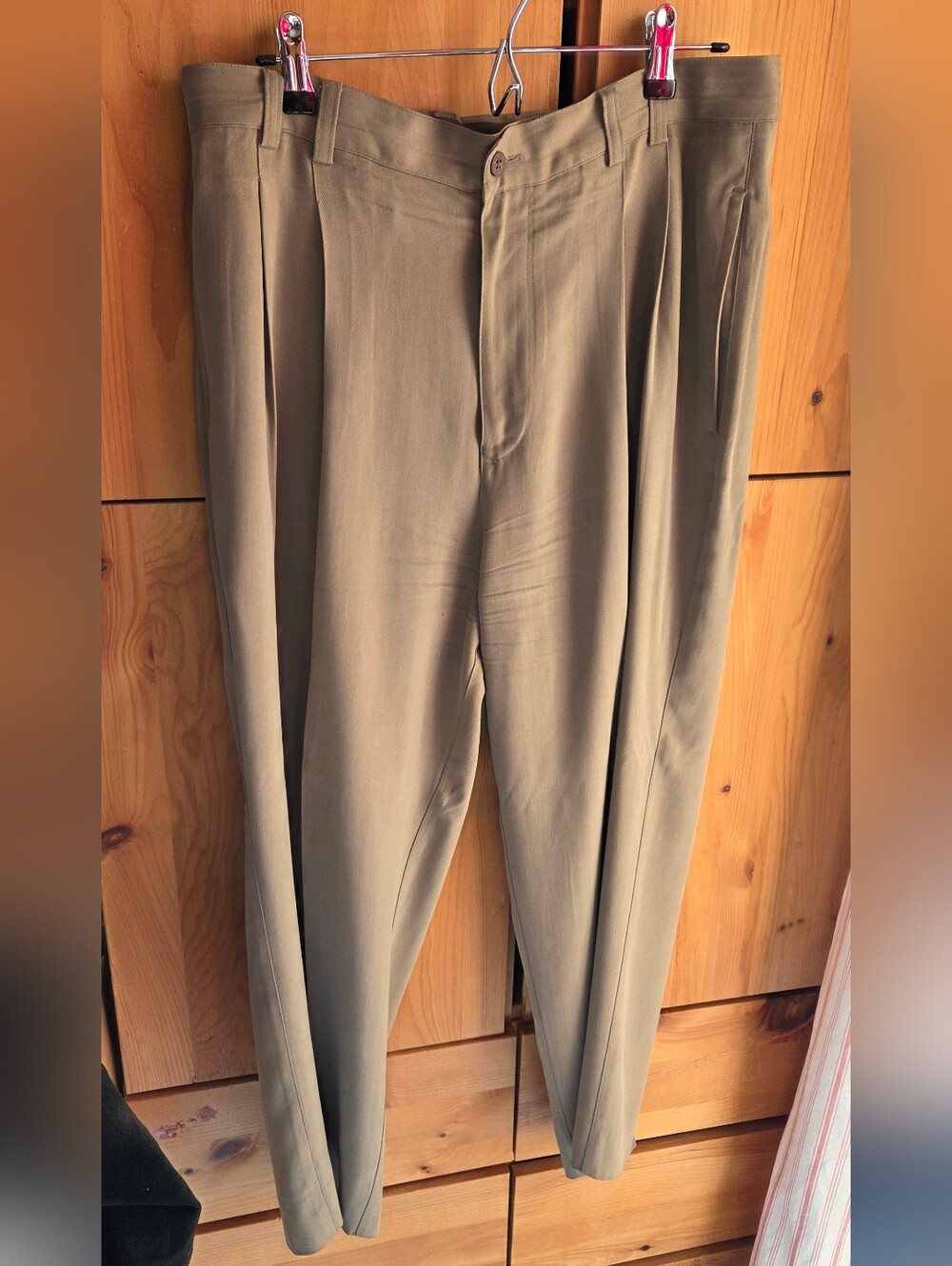 Tommy Bahama Men's Beige 100% Silk Pleated Dress Pants Size 34